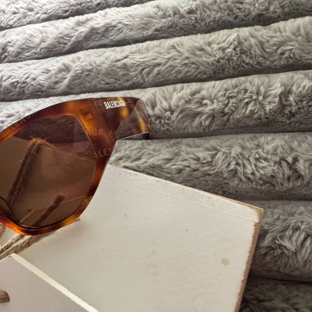 Balenciaga‎ Cat-Eye Sunglasses – Tortoiseshell Logo Frame - Picture 5 of 12